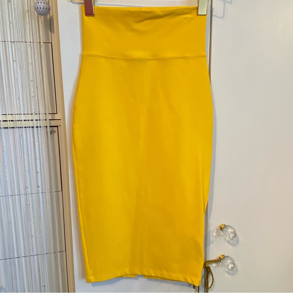 Bebe Yellow Knit Midi Pencil Skirt Size XS NWOT